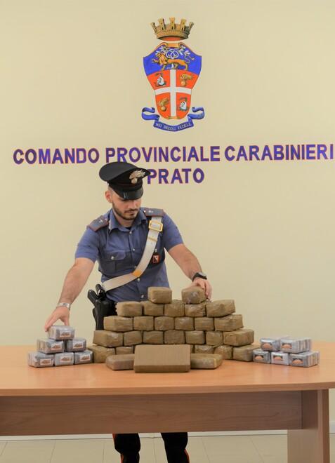 L’operazione che ha interrotto la filiera dello spaccio  è stata condotta dai carabinieri del nucleo investigativo di Prato