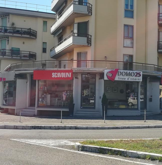 Nella foto il negozio Domo25 di via Zandonai