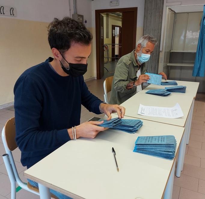 A Modena record di tessere rilasciate: 7 mila in due mesi, 996 solo ieri. Prima volta per 408 diciottenni.