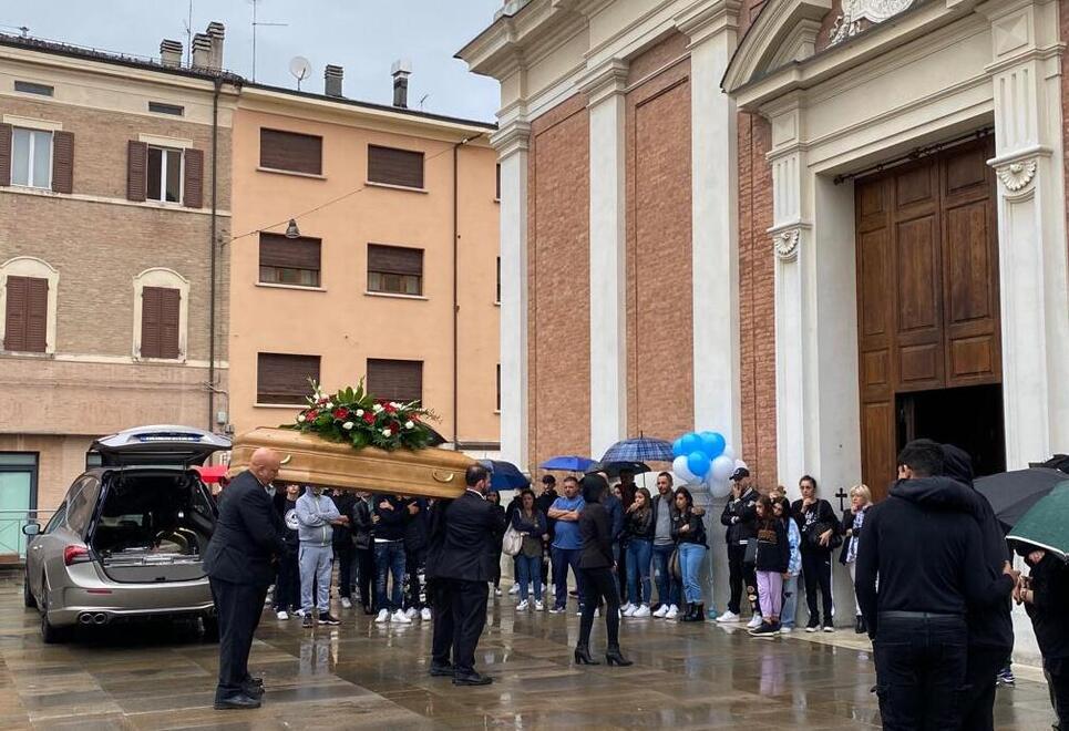 Formigine. In 250 per l’addio ad Alessandro «Padre e lavoratore generoso» 