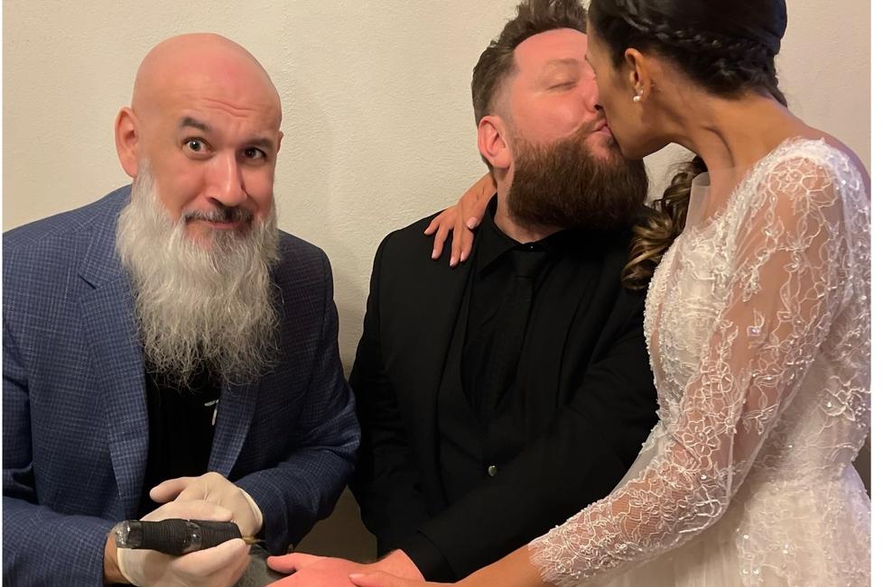 Modena Un tatuaggio per sancire il matrimonio di Marianna e Marco