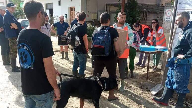 In viaggio con pale e stivali per aiutare gli alluvionati