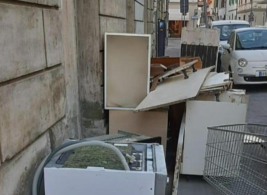 Rifiuti a Montecatini: il 3 ottobre si cambia. Ma ora è record di degrado 