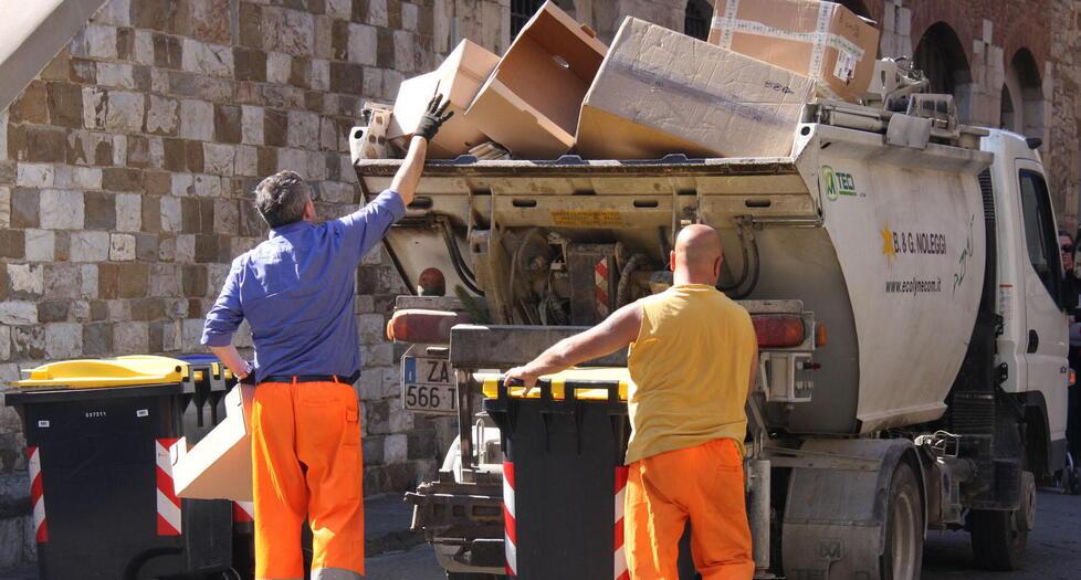 Rifiuti, via al nuovo regolamento: multe più pesanti ai trasgressori