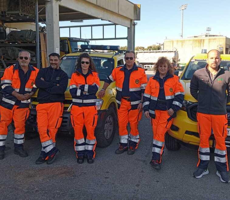 La squadra di volontari della Vab impegnati nelle Marche. Barbieri è il secondo da sinistra