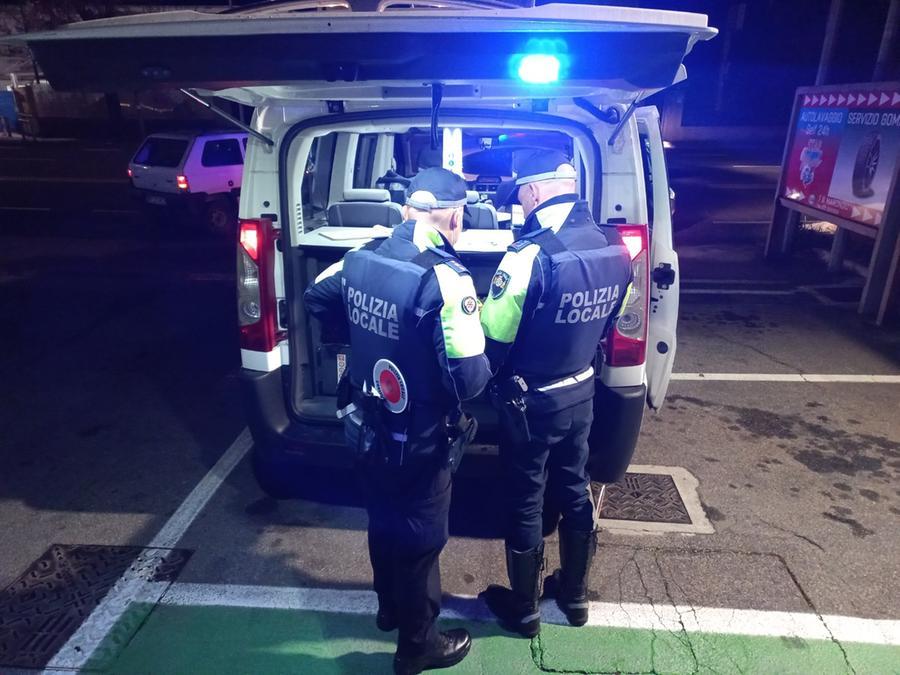 Cagliari, 40enne investito da uno scooter mentre attraversa la strada: è gravissimo