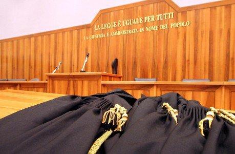 Botte e docce gelate per 12 anni  dall’ex compagno e la suocera