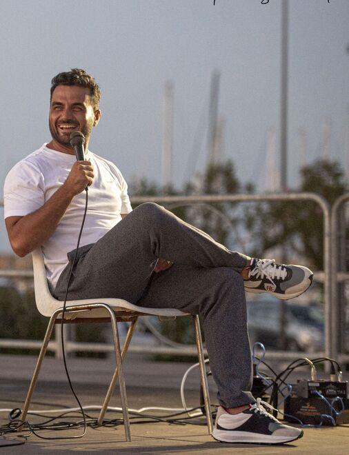 Marco Baz Bazzoni con le scarpe Is Crapitas