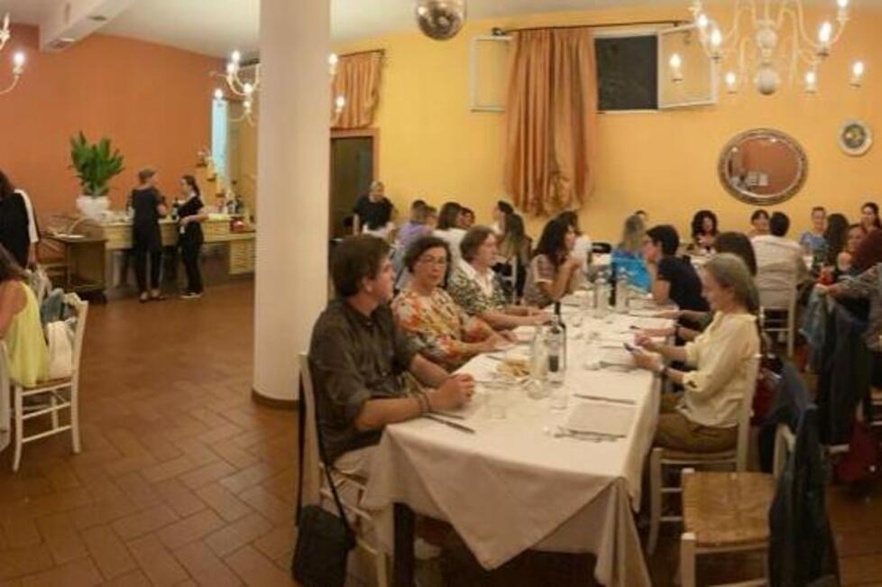 Tutti gli insegnanti di Buti riuniti intorno a una tavola