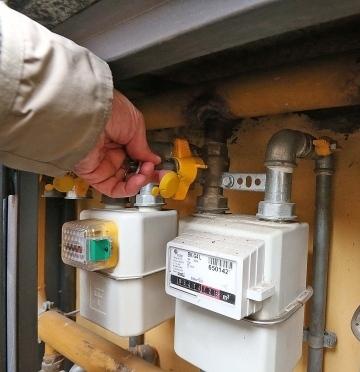 Gas, bollette dai prezzi stratosferici: «Sono impossibili consumi così alti»