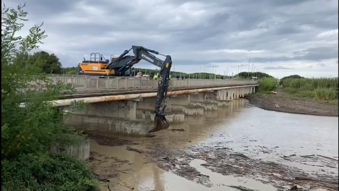 La piena sotto il ponte di Marina (foto Michele Falorni)