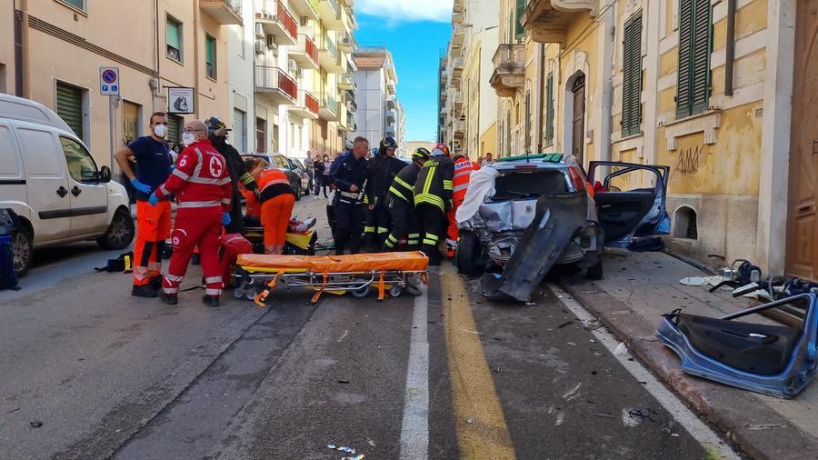 
	L'incidente tra via Torres e via Diaz&nbsp;<em>(foto Mauro Chessa)&nbsp;</em>

