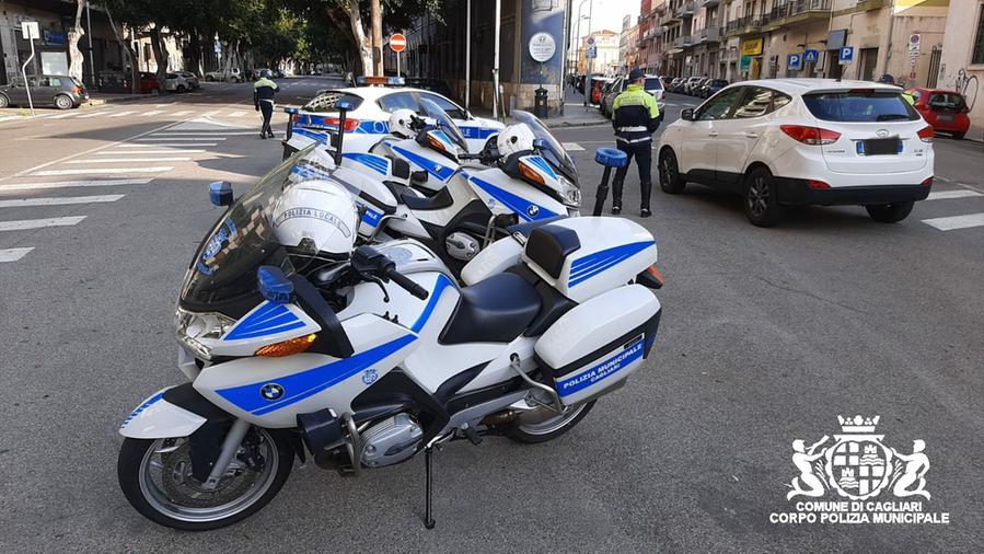 Cagliari, scooter contro auto: ferito un uomo e il figlio di 11 anni