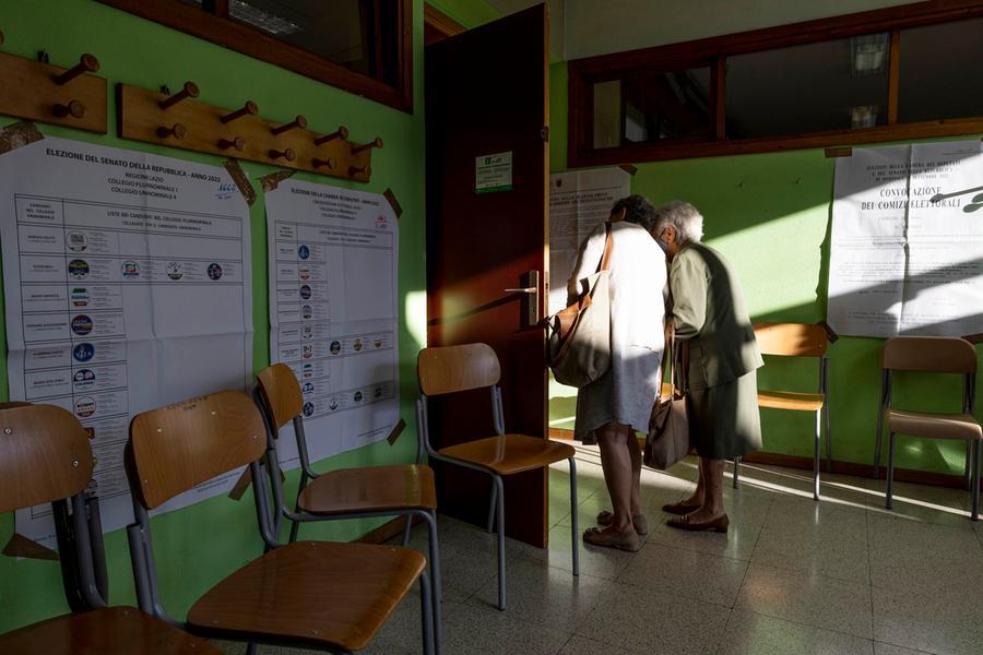 Elezioni, alle 23 affluenza in frenata nel Modenese. In calo di circa il  7% rispetto al 2018: ha votato il 73,09% contro il 79,48%