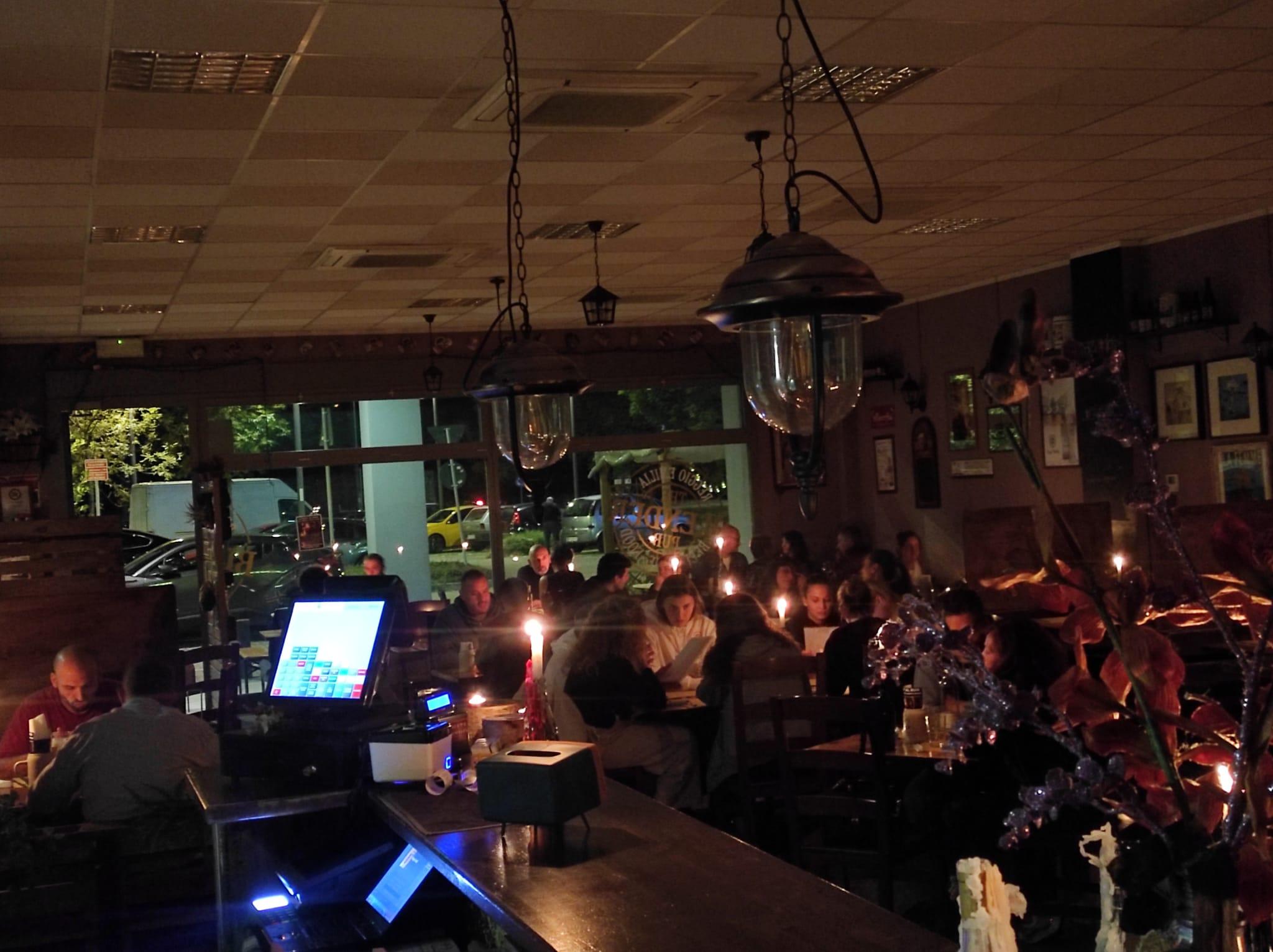Candele e un menù a energia zero. «Così ci rimbocchiamo le maniche»<br>
<br>
