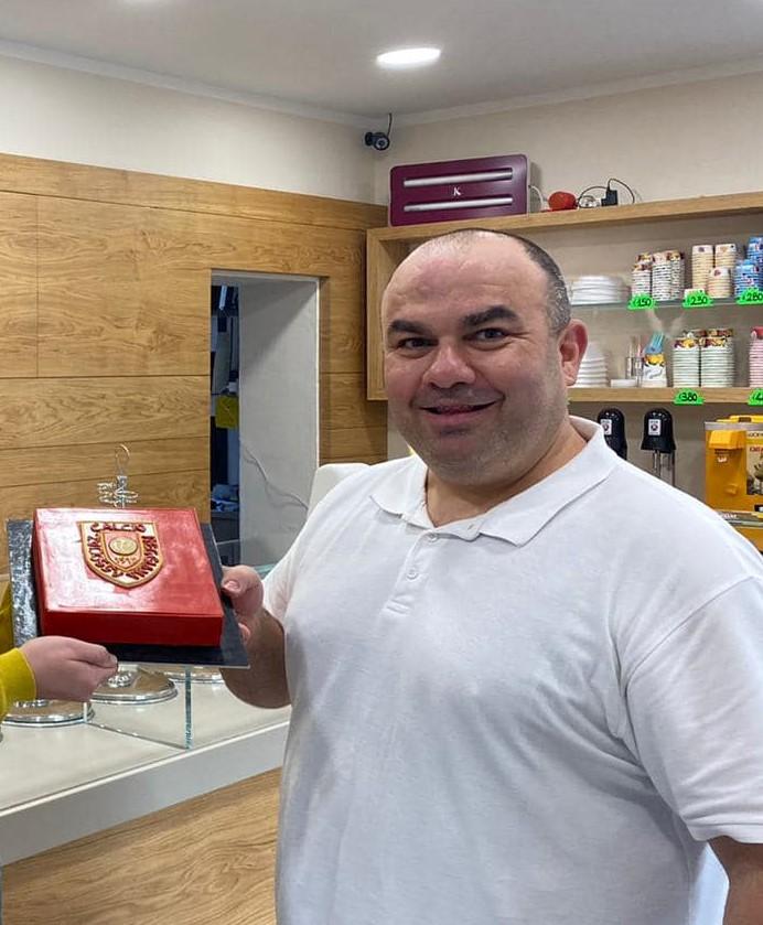 “Catta”, gelataio e tifoso granata muore per un malore sul lavoro