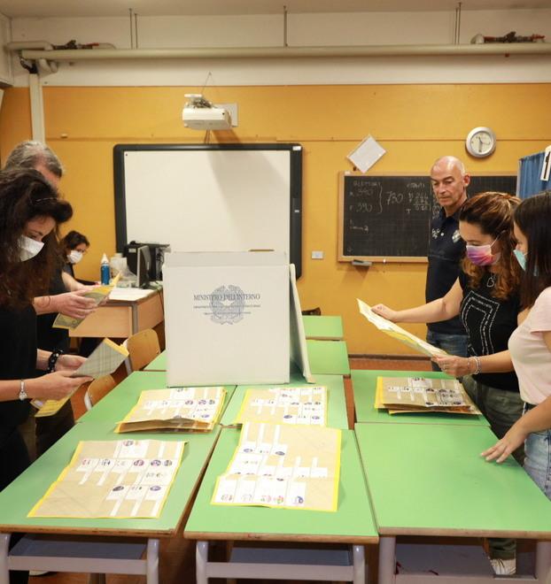 Modena. La gioia per il primo voto dei 18enni e dei nuovi cittadini 