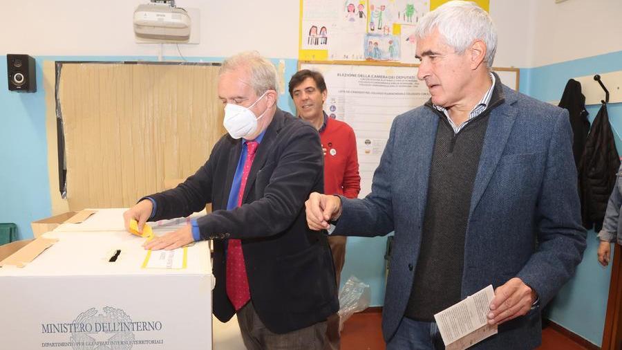 Casini sorpassa Sgarbi: «Il paradosso è che ho perso in una coalizione vincente»