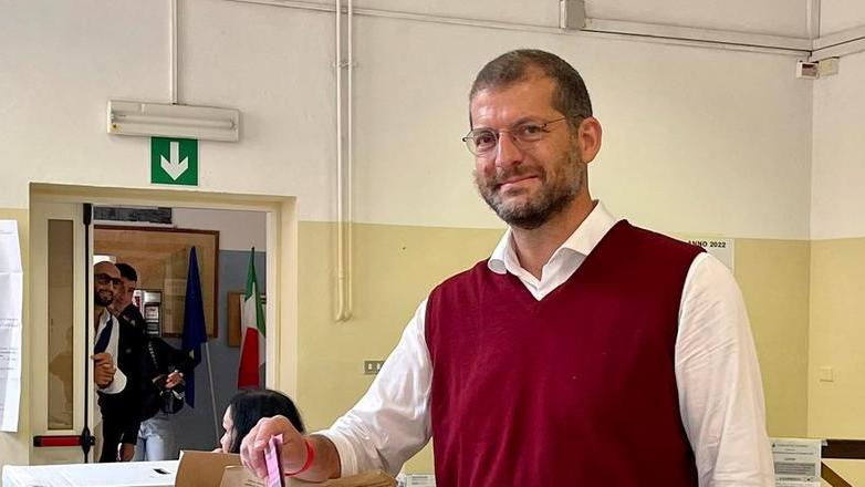Andrea Romano al voto a Livorno