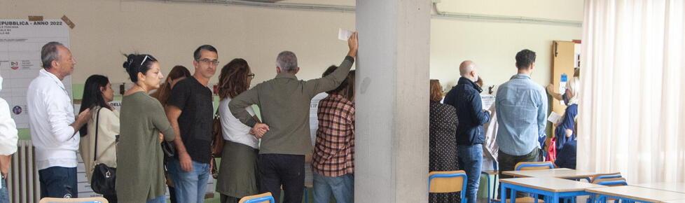 Viareggio, viaggio tra i seggi: al voto per senso del dovere. «Ma nessuno mi convince» 