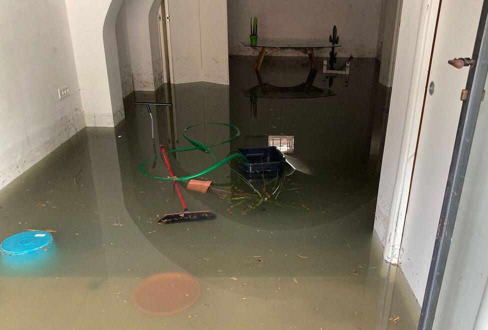 In via Porciatti fondi sott’acqua. «Chiederemo i danni al Comune» 