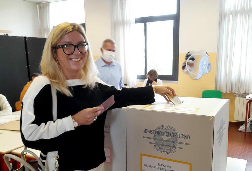 Arrighi mentre vota