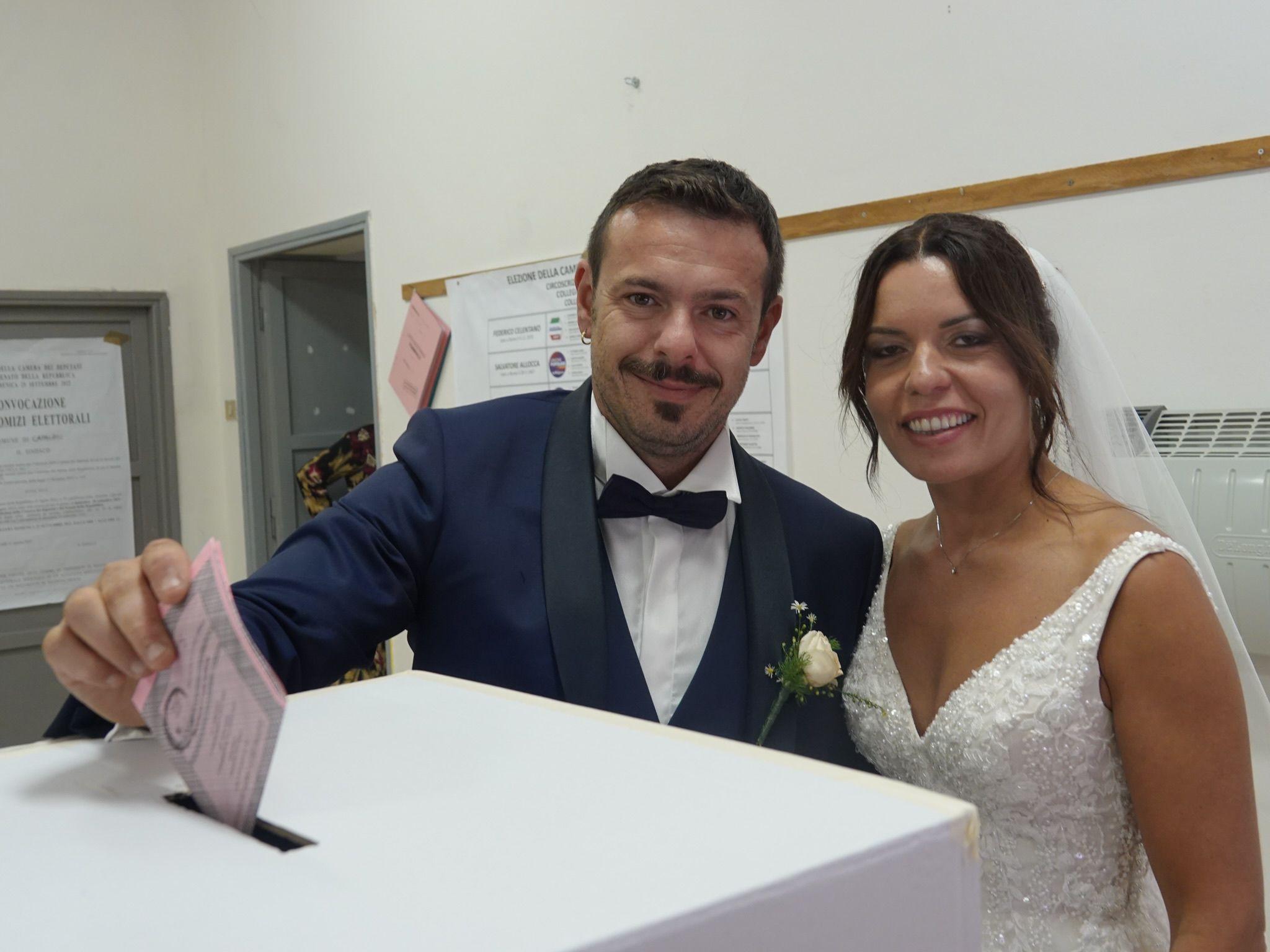 Prima sull’altare e poi al seggio: Luca e Silvia gli sposi elettori