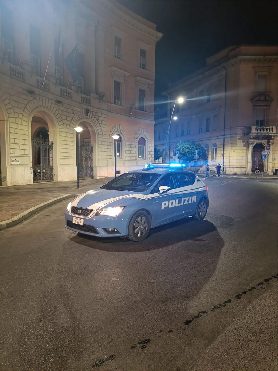 Tre arresti, 13 denunce, espulsioni e fogli di via. Due patenti ritirate