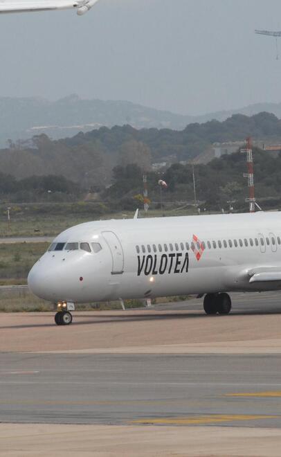 Olbia, volo per Pisa rinviato dopo ore di attesa: la rabbia dei passeggeri