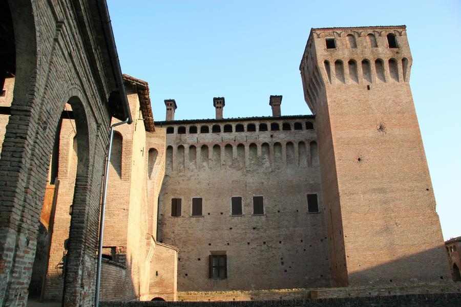 CASTELLO VIGNOLA