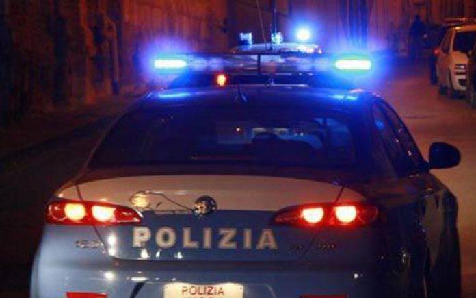 Prato, al volante di una Mazda danneggia due bus e un’auto: arrestato 