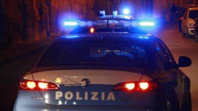Prato, al volante di una Mazda danneggia due bus e un’auto: arrestato 