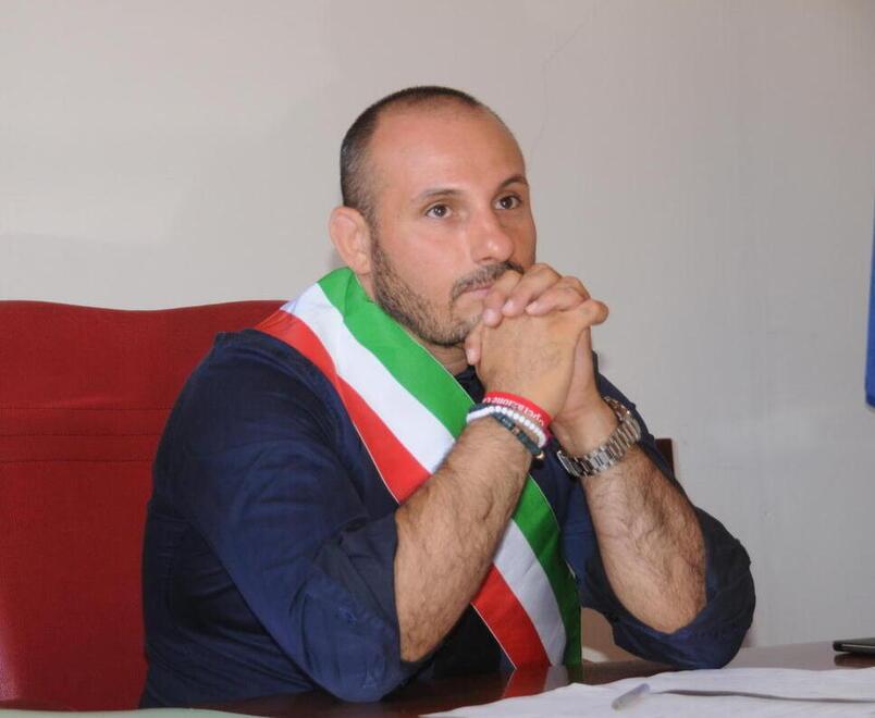 Andrea Biondi, sindaco di Gavorrano, ieri ha organizzato una conferenza stampa online annunciando la tegola arrivata sul Comune: una sentenza del tribunale regionale delle acque per un esproprio di vent’anni fa