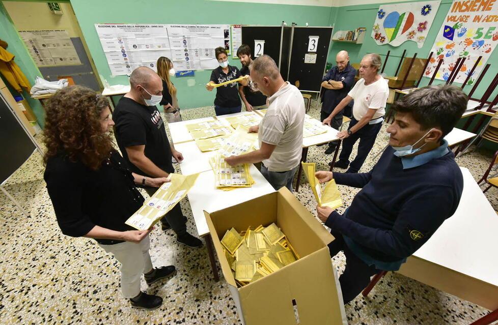 Piombino, anche l’ex roccaforte rossa cede il passo al centrodestra 