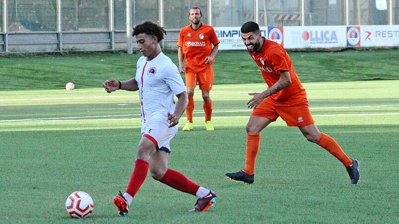 Nella foto, Mounir El Falahi: il suo piazzamento dietro alle punte ha caratterizzato uno degli elementi di forza a livello tattico nell’esordio in campionato del Cecina allenato da mister Sebastiano Miano (foto Michele Falorni/Silvi)