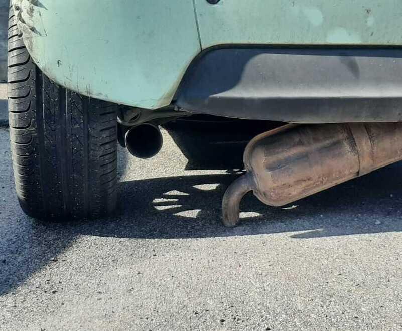 I catalizzatori sono presi di mira dai ladri sia perché vengono rivenduti come pezzi di ricambio, sia per la presenza
al loro interno di alcuni materiali rari e facilmente commerciabili, come il rodio e il palladio