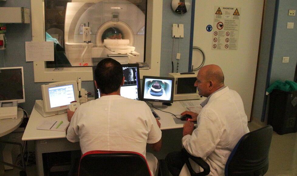 Una risonanza magnetica? «Ripassi fra cinque mesi»
