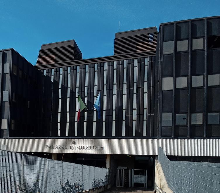 Mette sul proprio profilo WhatsApp la foto in cui fa sesso con l’ex amante