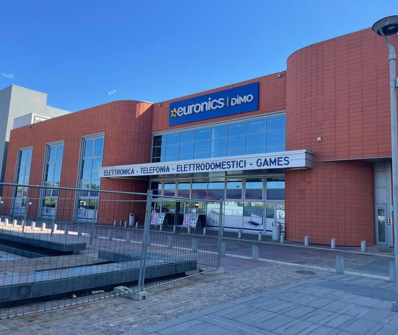 Modena. Centro Ferriere, un altro pezzo in meno: Euronics trasloca alla Rotonda
