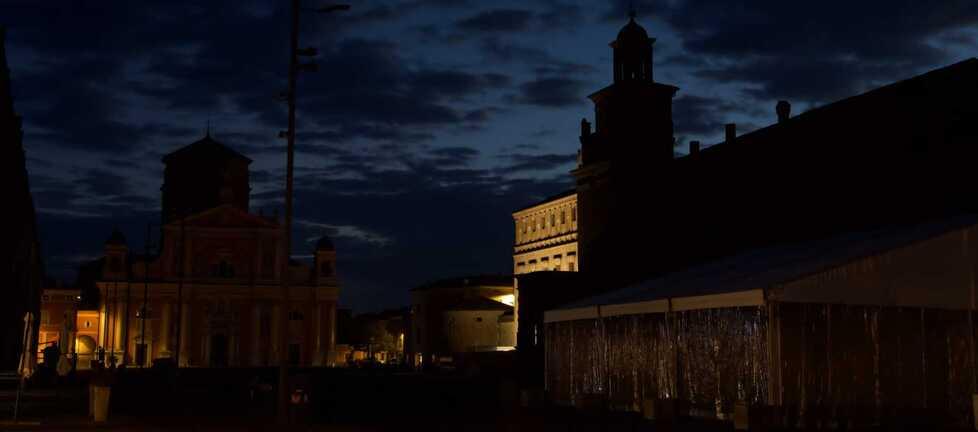 Carpi Meno luce per risparmiare «Ma così è troppo buio» 