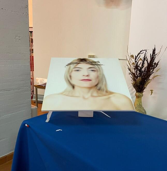 La mostra in chiesa a San Teodoro fa discutere, esclusa una foto: «È provocatoria»