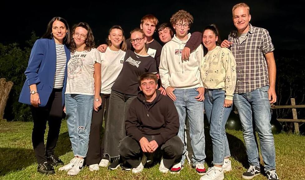 La preside Genny Pellittieri ha riportato gli smartphone ai giovani ponendo fine all’esperienza come da accordi