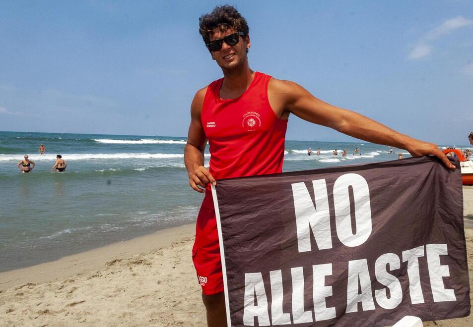 Elezioni, i balneari della Versilia all’incasso: «Vi abbiamo votato, ora toglieteci le aste» 