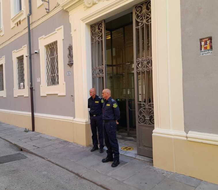 L’ingresso del tribunale di Livorno di via Falcone e Borsellino