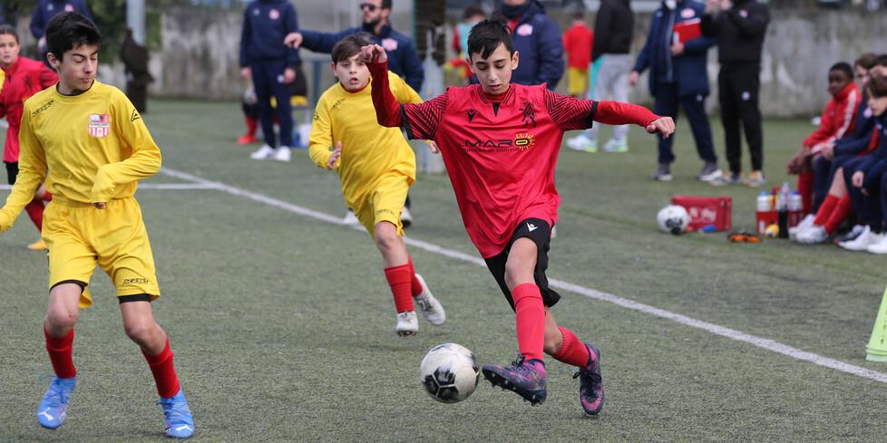 I bambini della Polisportiva dell’isolotto durante un’azione di gioco