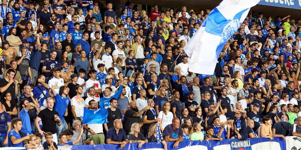 La Maratona inferiore gremita in occsione della partita interna contro la Roma