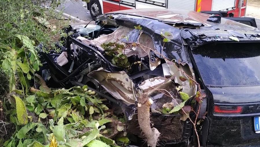 Scontro frontale tra un Suv e un camion nei pressi di Baia Sardinia: uno dei conducenti ferito in ospedale a Olbia