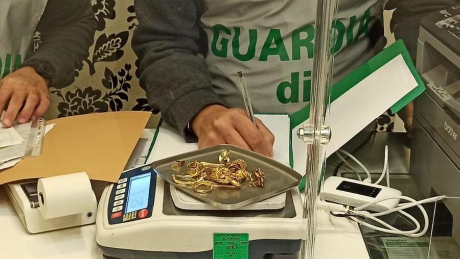 
	Due bilancine analizzate dalla guardia di finanza

