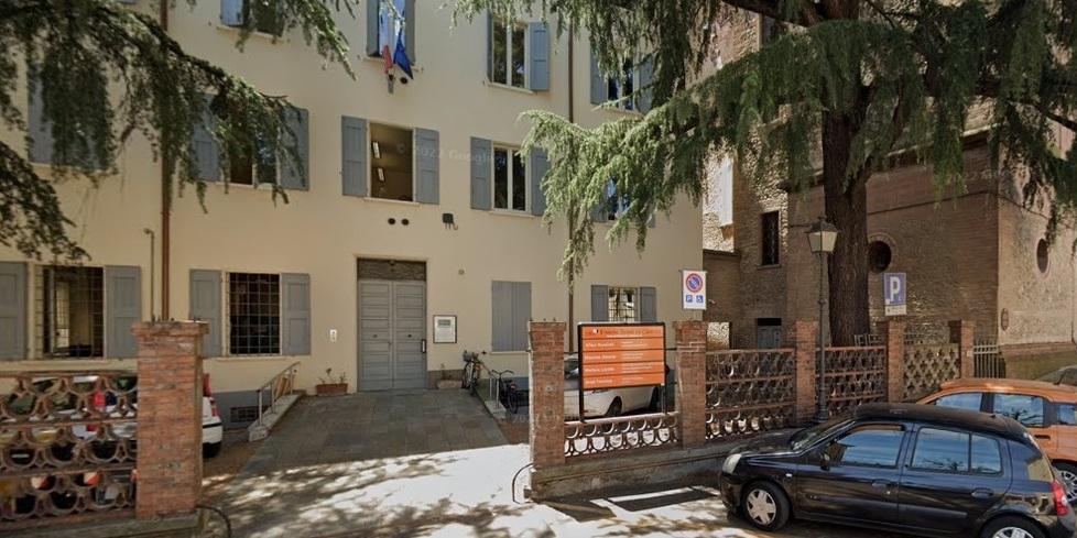 Terre di Castelli «Non ho potuto vedere mio figlio» Chiede 150mila euro all’Unione 