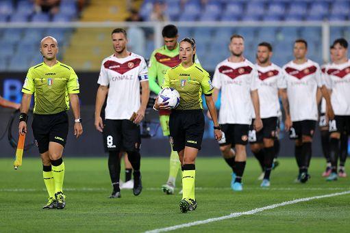 Domenica Sassuolo contro la Salernitana, sarà una sfida storica: la prima in A diretta da un arbitro donna